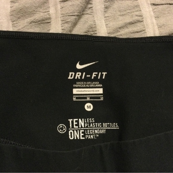 Nike Dri-Fit 20” wide-leg crops size medium - Picture 2 of 6